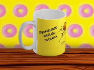 Taza Blanca 11oz Homero Simpson – "Soy un Pastelito de Canela" 🥐✨
