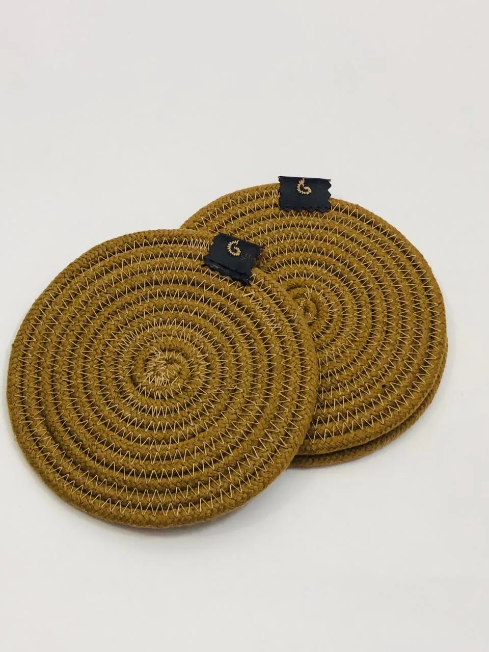 ☕ Set 2 Portavasos de Algodón Café y Dorado 11cm ✨ - Imagen 2